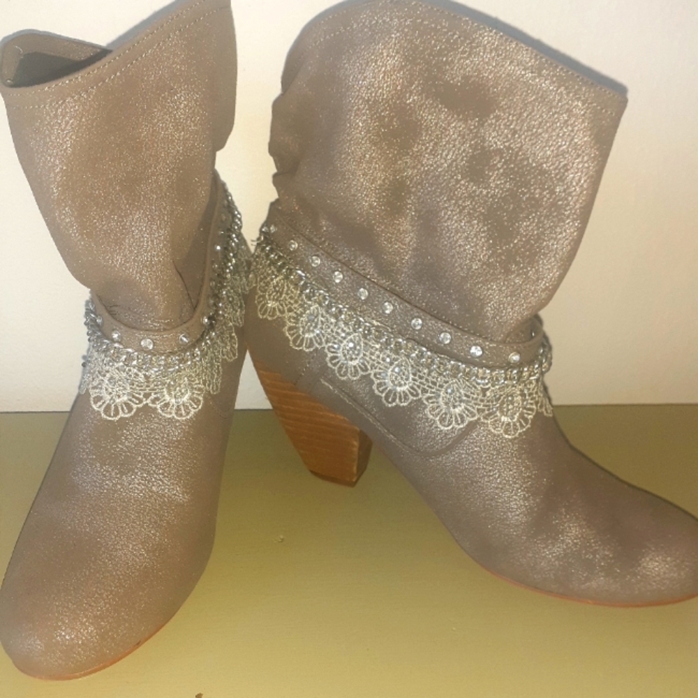 Not Rated Booties size 8.5